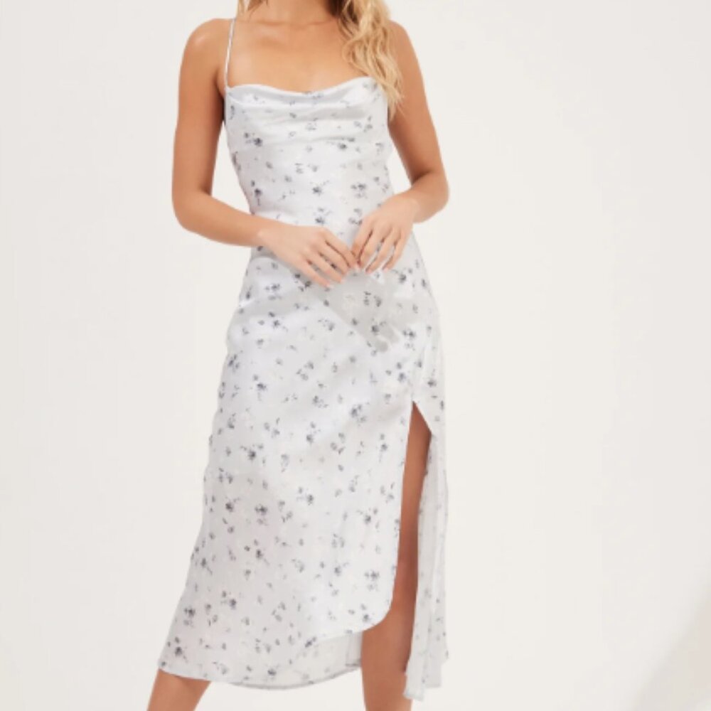 ASTR The Label Gaia Floral Midi Dress in Silver Floral Size Extra Small